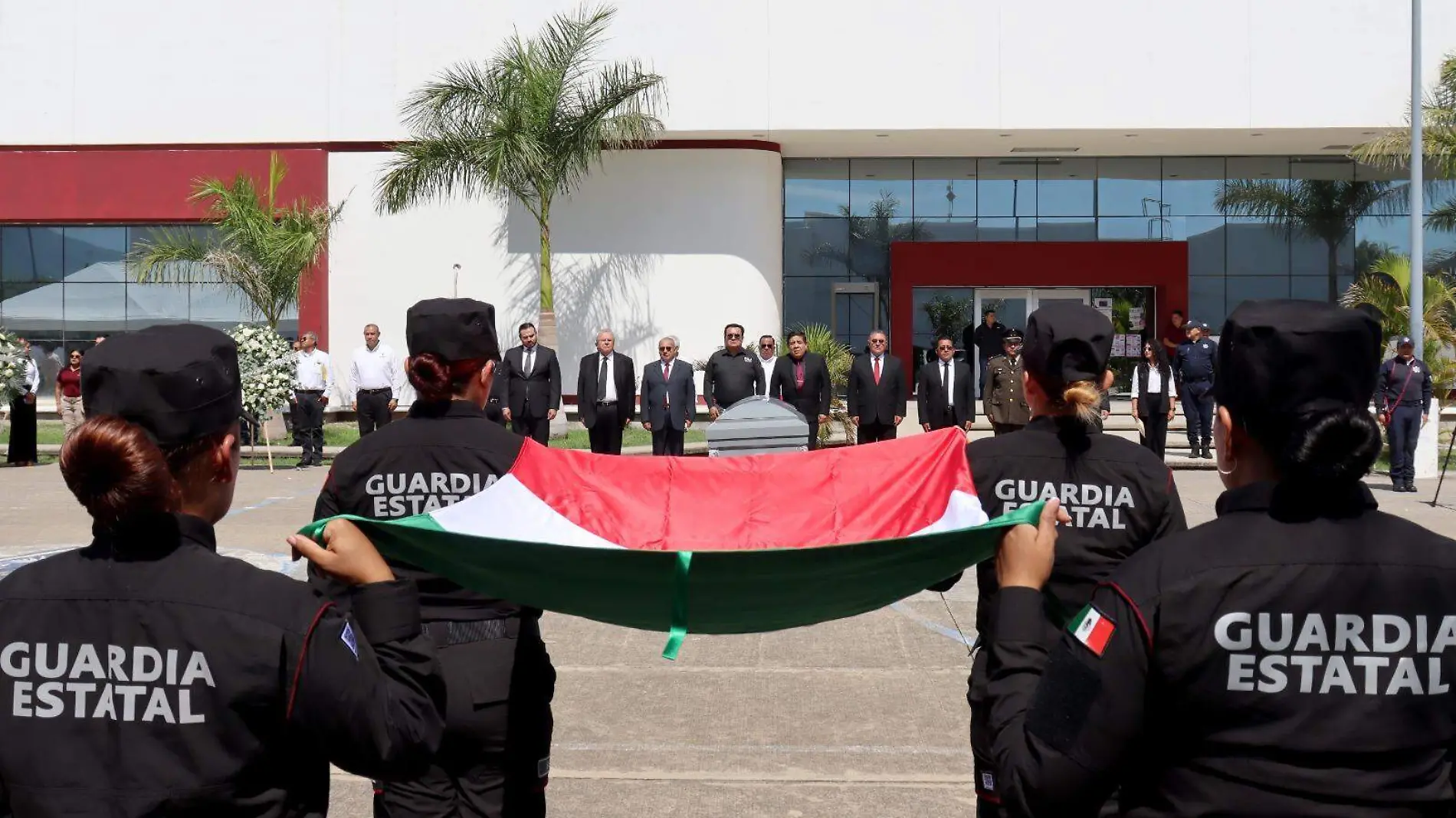 La muerte de un policía de la Guardia Estatal es una tragedia para nuestra comunidad, reconocieron las autoridades